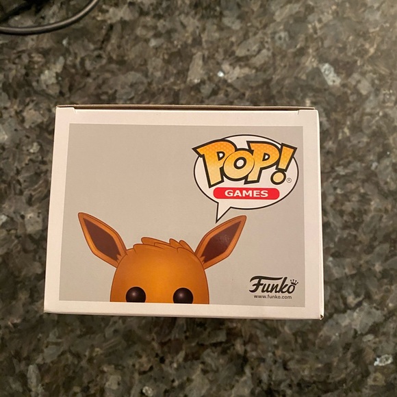 Eevee- Pokemon-Funko Pop! #577 - Picture 5 of 6